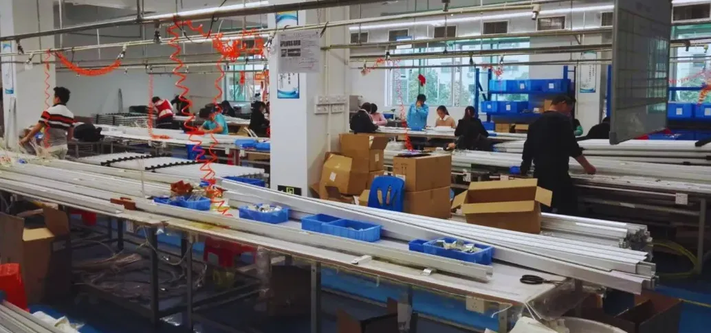 Contoh penggunaan gudang sebagai Workshop